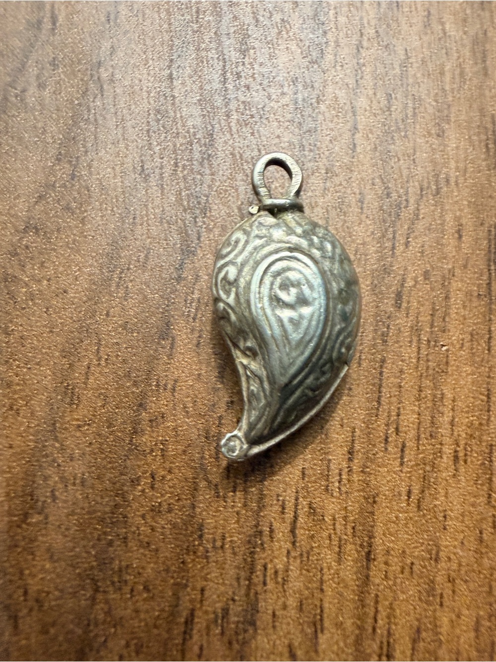 Antique Silver Parsley Teardrop Pendant jewelry vintage